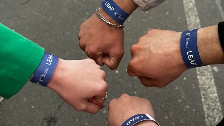 koordinatori dhe zëvendëskoordinatorja e klubit të etikës pjesë e konferencës ndërkombëtare “leap summit” në zagreb të kroacisë.-image