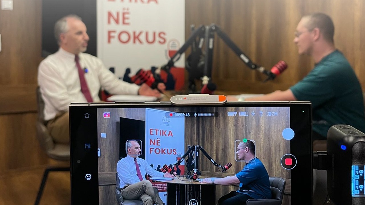 podcast me rektorin prof. arben hajrullahun-image