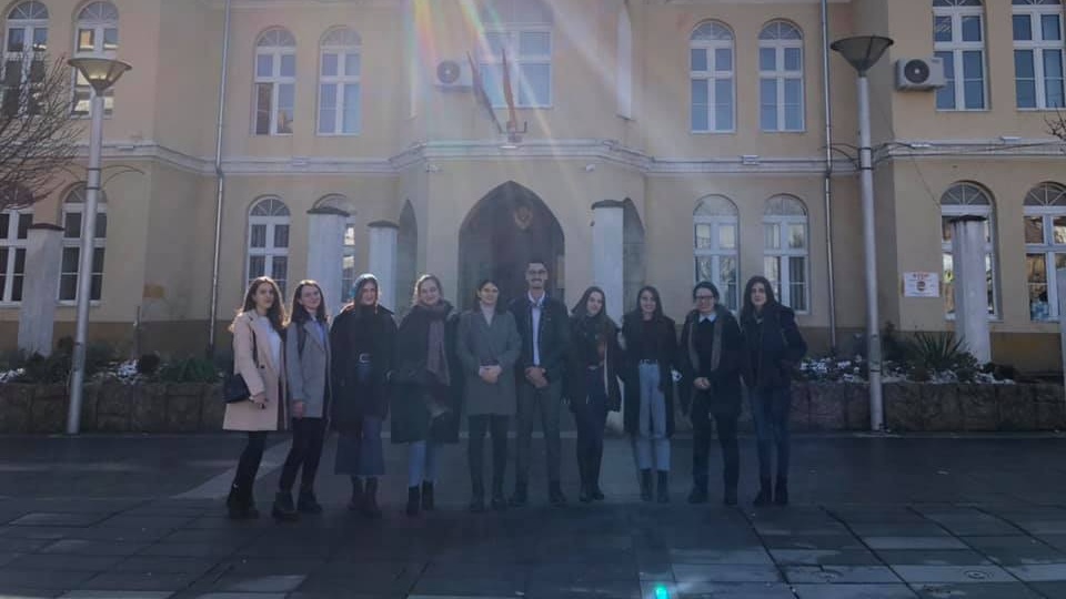 klubi i etikës mban trajnim për “teknikat e të folurit në publik” në bashkëpunim me zyrën për të rinj të preshevës-image