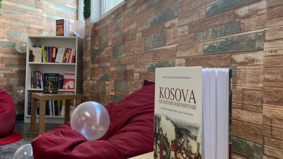 përurohet këndi i leximit në fakultetin juridik të universitetit të prishtinës “hasan prishtina”-image